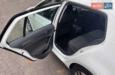 Хетчбек Volkswagen e-Golf 2017 в 