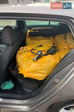 Хэтчбек Volkswagen e-Golf 2015 в 