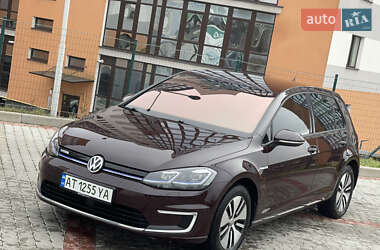 Хэтчбек Volkswagen e-Golf 2017 в 