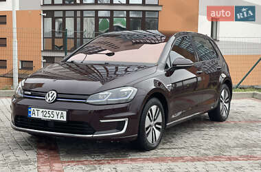 Хэтчбек Volkswagen e-Golf 2017 в 