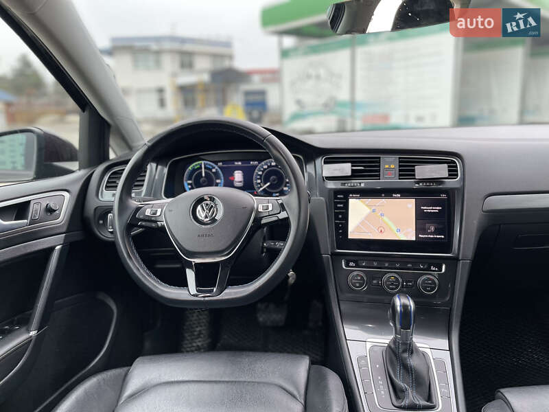 Хетчбек Volkswagen e-Golf 2017 в Івано-Франківську