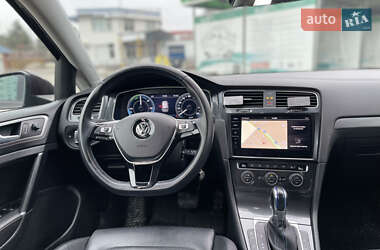 Хэтчбек Volkswagen e-Golf 2017 в 
