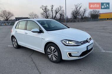 Хэтчбек Volkswagen e-Golf 2018 в Черновцах