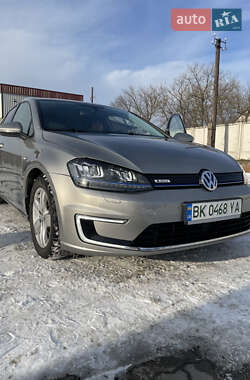 Хэтчбек Volkswagen e-Golf 2016 в 