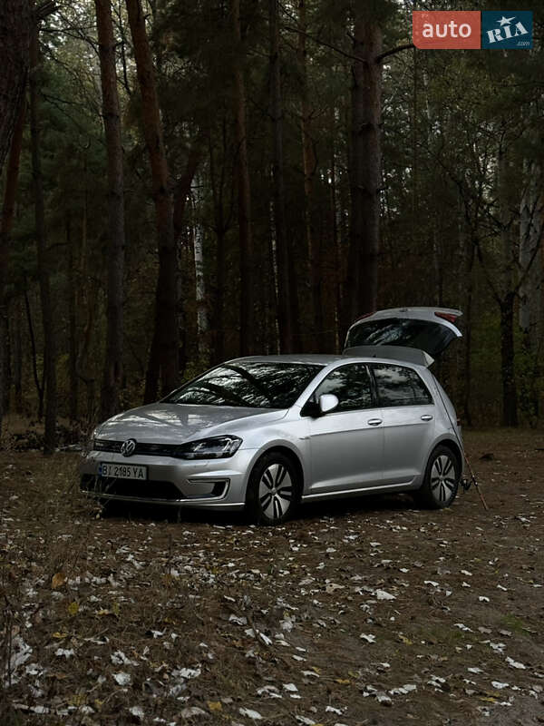 Хэтчбек Volkswagen e-Golf 2016 в 