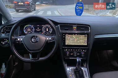 Хетчбек Volkswagen e-Golf 2018 в 