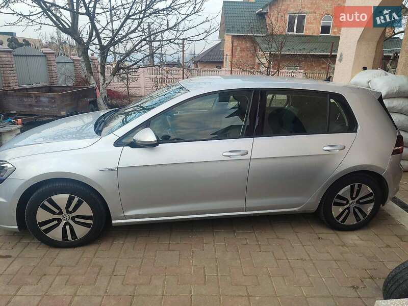 Хэтчбек Volkswagen e-Golf 2015 в Черновцах