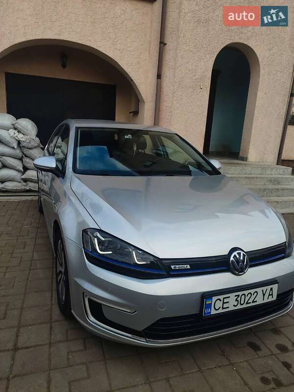 Хэтчбек Volkswagen e-Golf 2015 в Черновцах