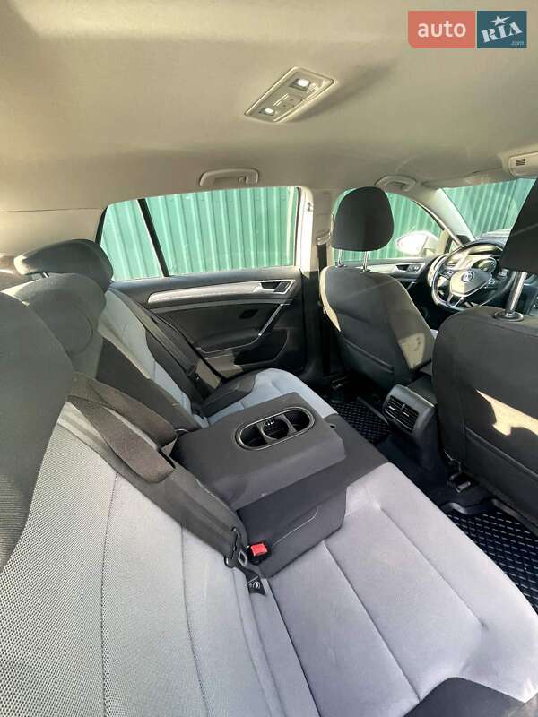Хэтчбек Volkswagen e-Golf 2015 в Черновцах
