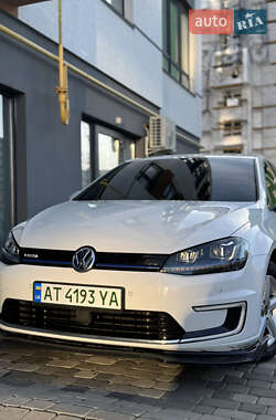 Хетчбек Volkswagen e-Golf 2014 в Івано-Франківську