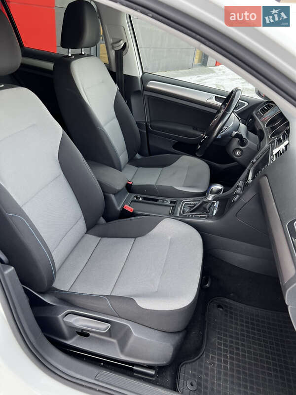 Хетчбек Volkswagen e-Golf 2014 в Ковелі