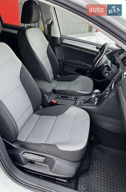 Хэтчбек Volkswagen e-Golf 2014 в 