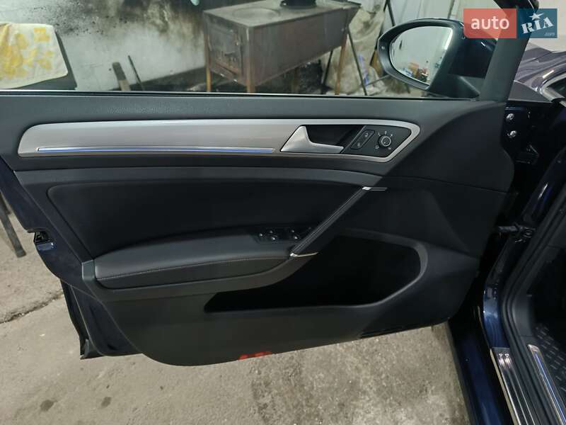 Хэтчбек Volkswagen e-Golf 2016 в Ровно фото 76 Хэтчбек Volkswagen e-Golf 2016 в Ровно