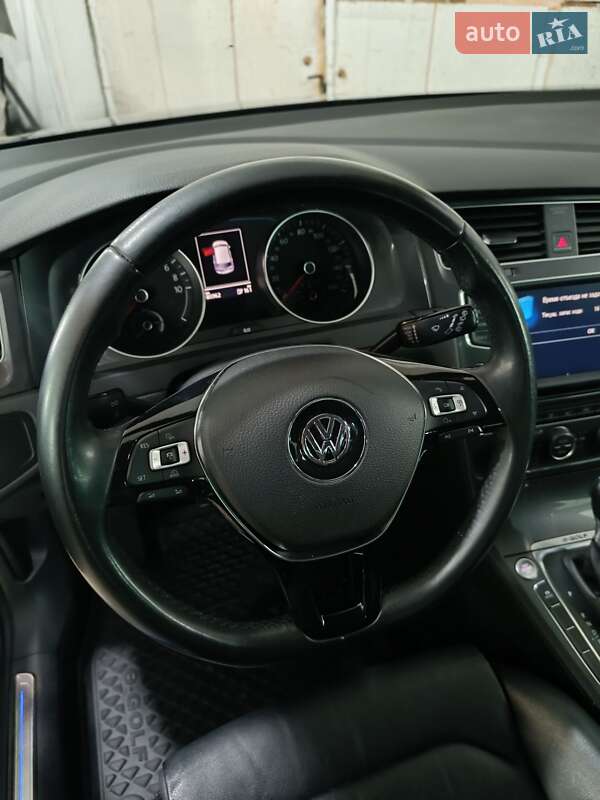 Хэтчбек Volkswagen e-Golf 2016 в Ровно фото 95 Хэтчбек Volkswagen e-Golf 2016 в Ровно