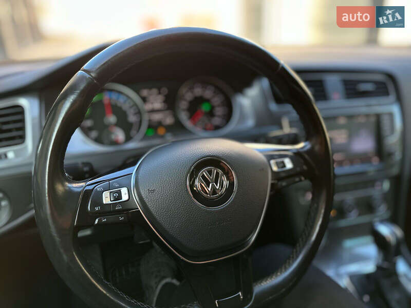 Хэтчбек Volkswagen e-Golf 2014 в Каменец-Подольском