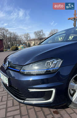 Хетчбек Volkswagen e-Golf 2015 в 