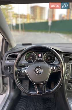 Хэтчбек Volkswagen e-Golf 2015 в Киеве