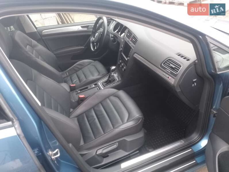 Хэтчбек Volkswagen e-Golf 2015 в Звягеле фото 4 Хэтчбек Volkswagen e-Golf 2015 в Звягеле