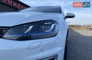 Хетчбек Volkswagen e-Golf 2016 в 