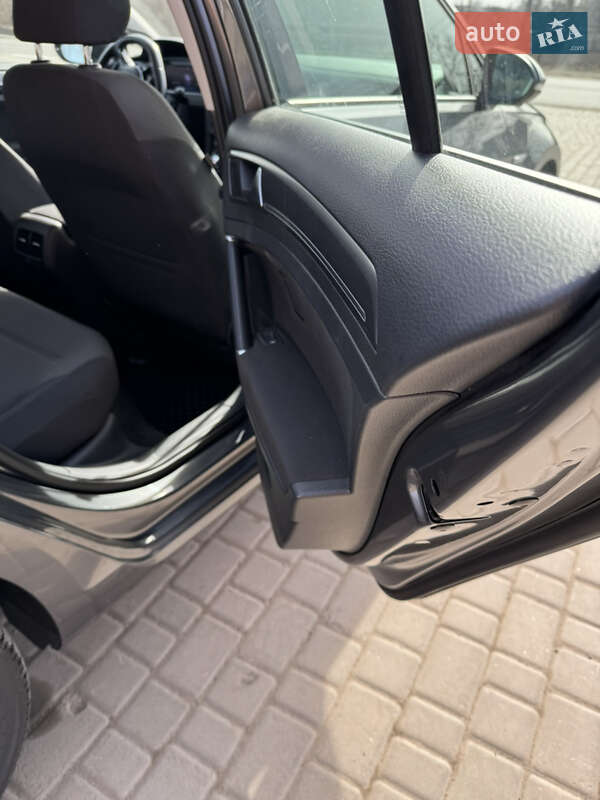 Хэтчбек Volkswagen e-Golf 2019 в Шполе