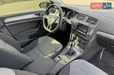 Хэтчбек Volkswagen e-Golf 2015 в 