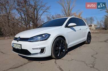 Хетчбек Volkswagen e-Golf 2018 в 