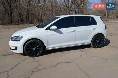 Хетчбек Volkswagen e-Golf 2018 в 