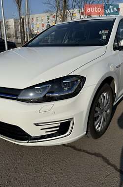 Хетчбек Volkswagen e-Golf 2020 в 