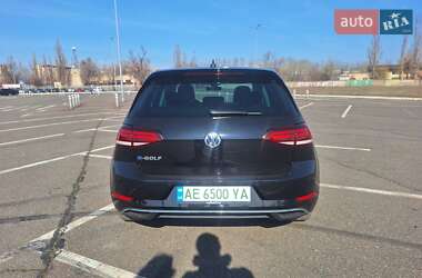 Хэтчбек Volkswagen e-Golf 2017 в 