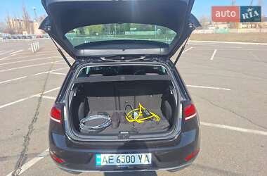 Хэтчбек Volkswagen e-Golf 2017 в 