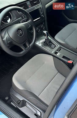 Хэтчбек Volkswagen e-Golf 2015 в 