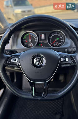 Хэтчбек Volkswagen e-Golf 2016 в 