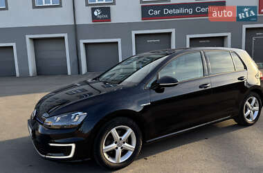 Хэтчбек Volkswagen e-Golf 2016 в 