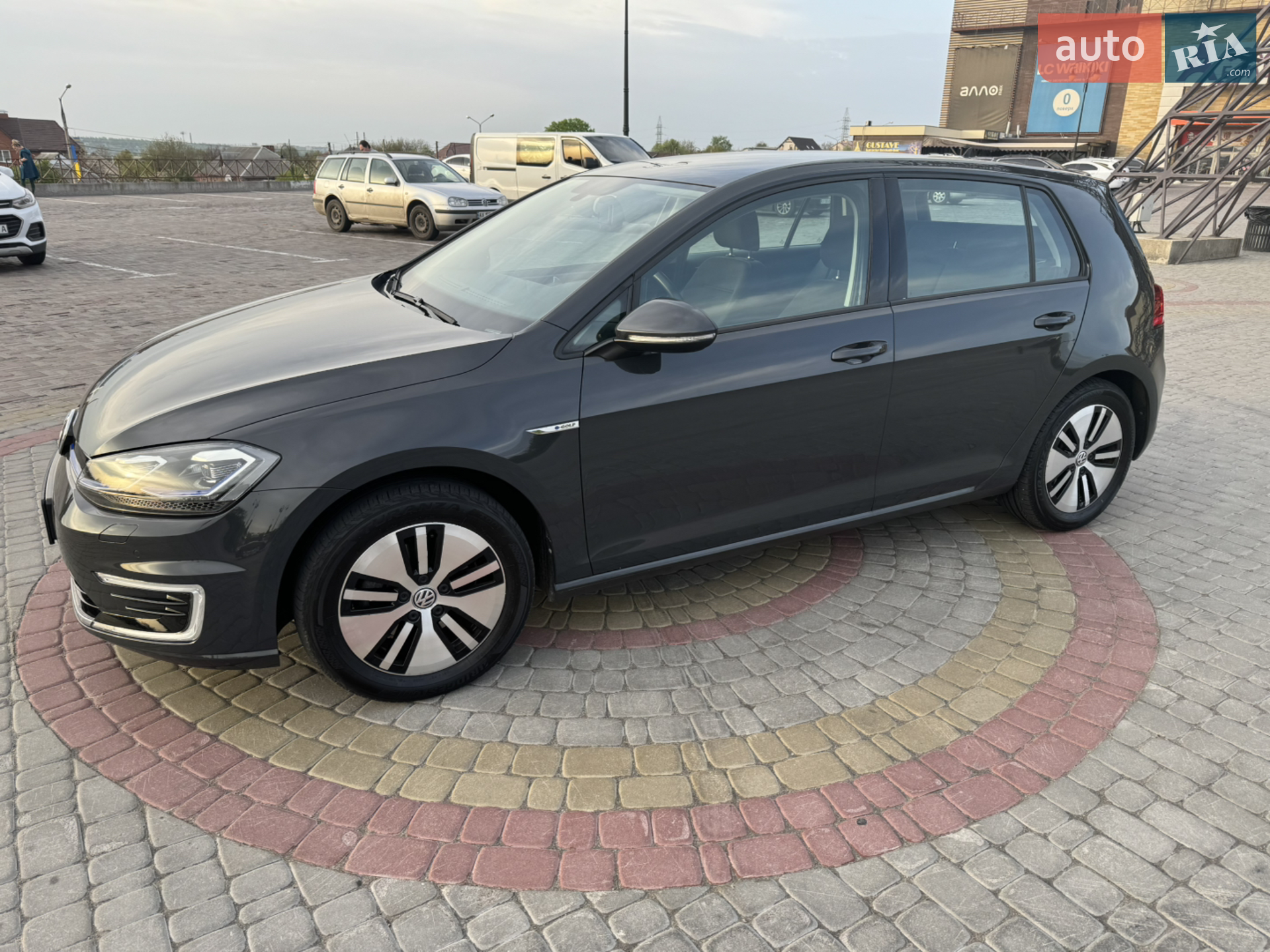 2020 Volkswagen Golf - мініатюра 2