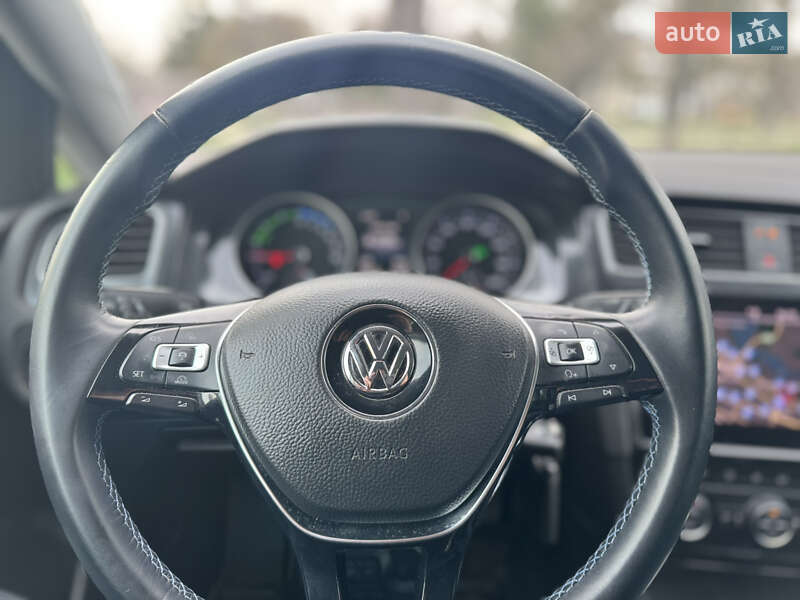 Хэтчбек Volkswagen e-Golf 2017 в Николаеве
