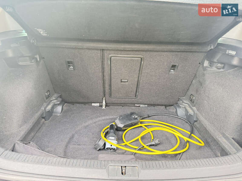 Хэтчбек Volkswagen e-Golf 2017 в Николаеве