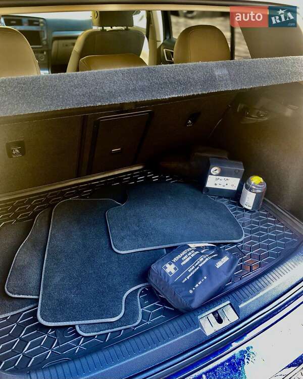 Хетчбек Volkswagen e-Golf 2015 в Дніпрі