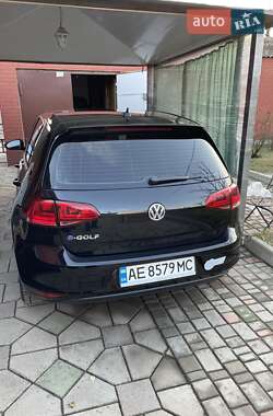 Хэтчбек Volkswagen e-Golf 2016 в 