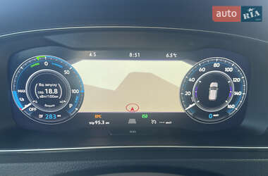 Хетчбек Volkswagen e-Golf 2018 в 