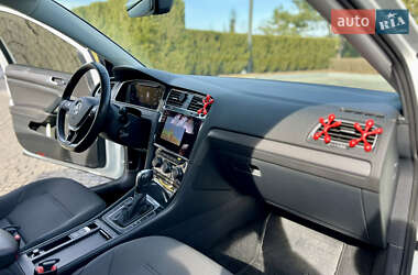 Хетчбек Volkswagen e-Golf 2020 в 