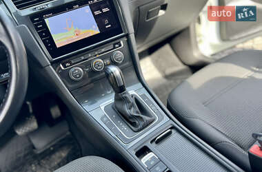 Хетчбек Volkswagen e-Golf 2020 в 