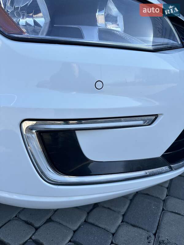 Хетчбек Volkswagen e-Golf 2014 в Івано-Франківську фото 28 Хетчбек Volkswagen e-Golf 2014 в Івано-Франківську
