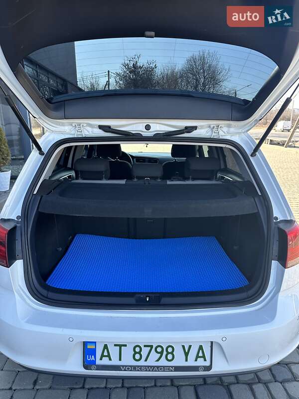 Хетчбек Volkswagen e-Golf 2014 в Івано-Франківську фото 30 Хетчбек Volkswagen e-Golf 2014 в Івано-Франківську