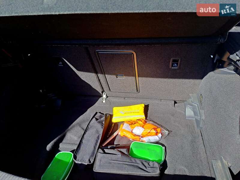 Хетчбек Volkswagen e-Golf 2020 в Жовкві