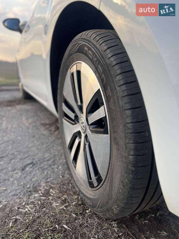 Хетчбек Volkswagen e-Golf 2017 в Полтаві