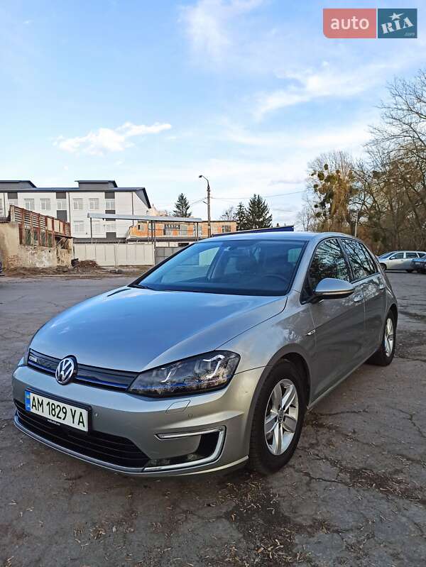 Хэтчбек Volkswagen e-Golf 2016 в 