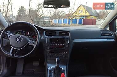 Хэтчбек Volkswagen e-Golf 2016 в 