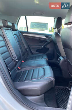 Хетчбек Volkswagen e-Golf 2016 в 