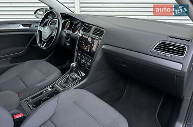 Хетчбек Volkswagen e-Golf 2020 в 