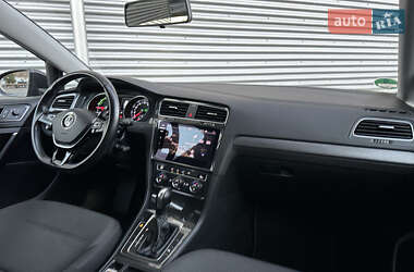 Хетчбек Volkswagen e-Golf 2020 в 